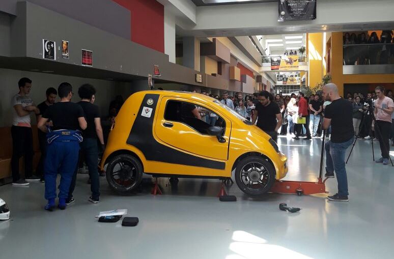 FutureTech Ekibi 3 Dakikada Elektrikli Araba Montajı Gerçekleştirdi!